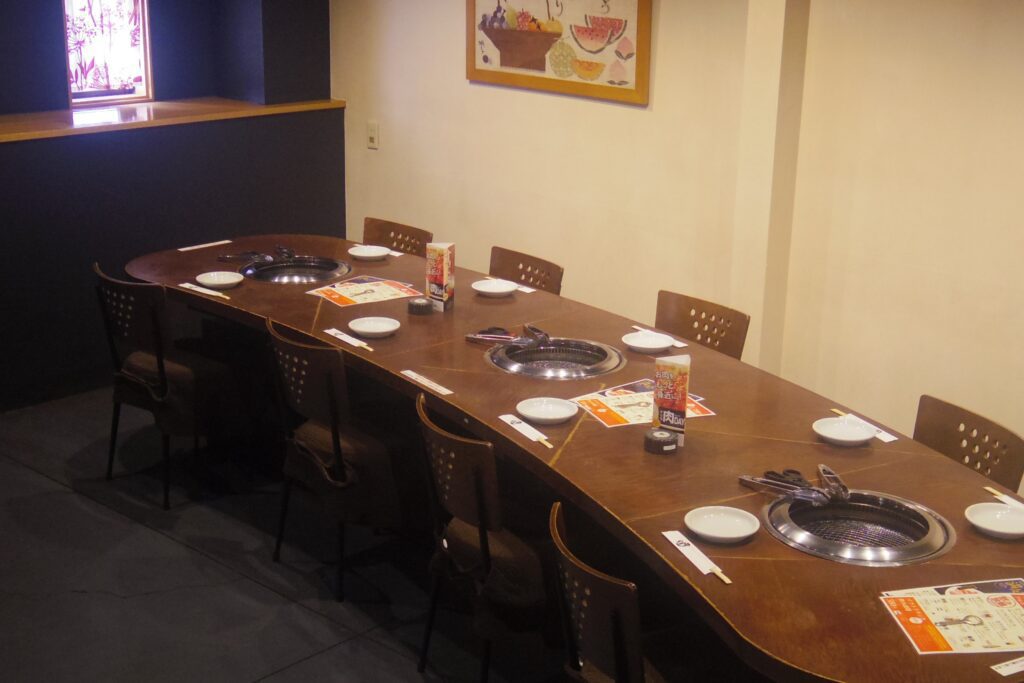 大志麻宴会用大テーブル席写真