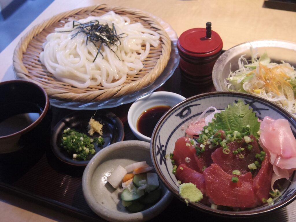 ミニまぐろ丼うどんセット