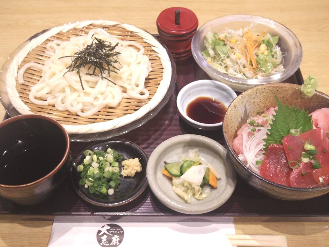 ミニまぐろ丼うどんのセット